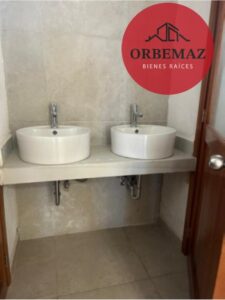 Local en renta, nivel 1 y 2, Av. Universidad, Colonia Casa Blanca; Villahermosa, Tabasco